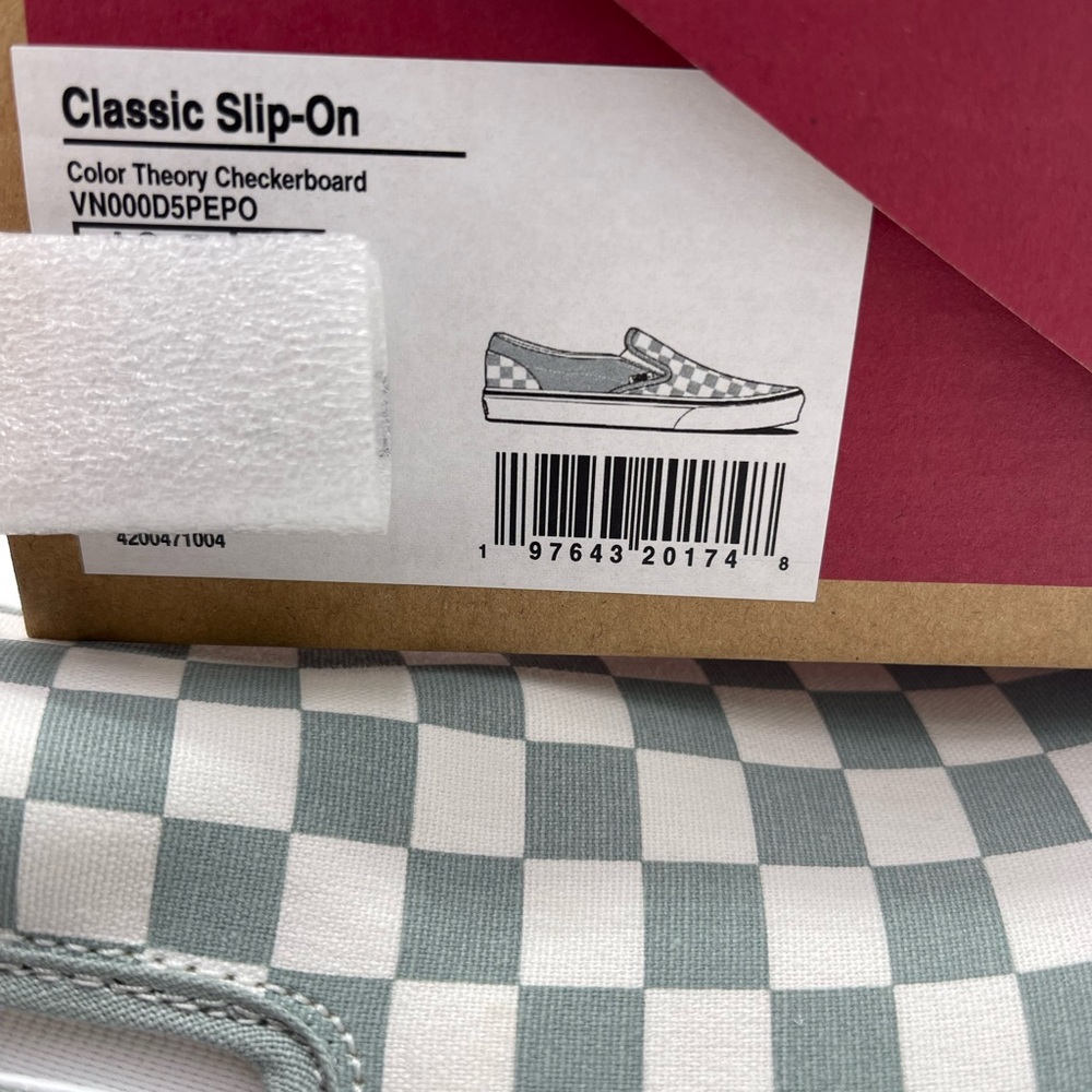 Vans WMN Classic Slip-On
Color Theory Checkerboard Pure Grey
VN000D5PEPO Sneaker - Picture 16 of 16